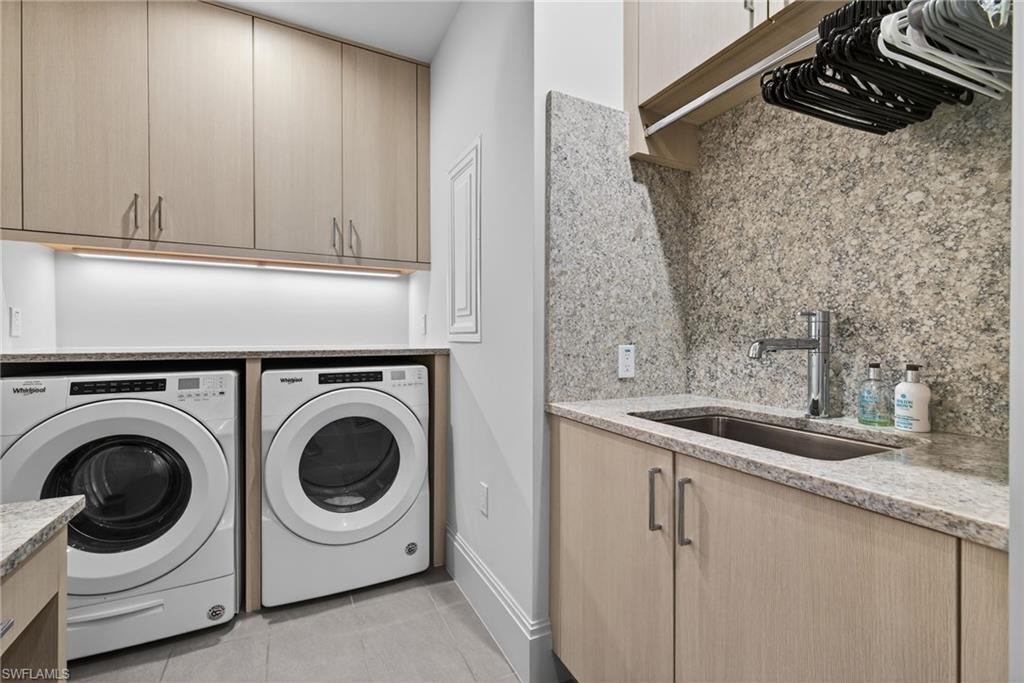 NAPLES SQUARE - Residential