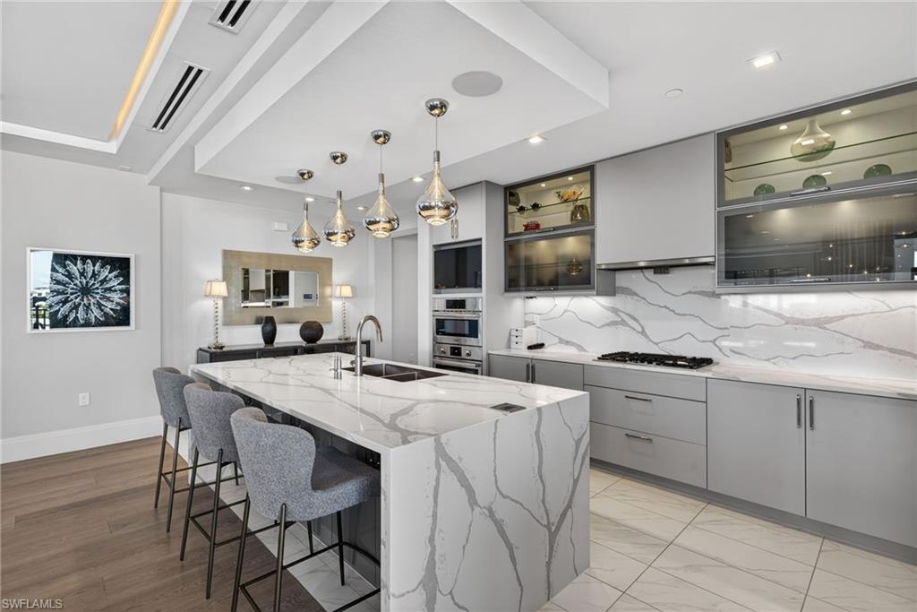 NAPLES SQUARE - Residential