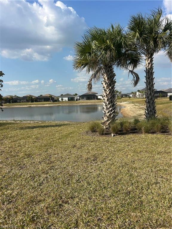 HAMPTON LAKES - Residential