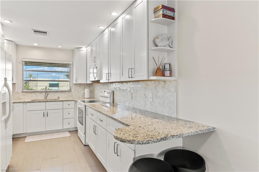 COUNTRY CLUB GARDENS - Residential