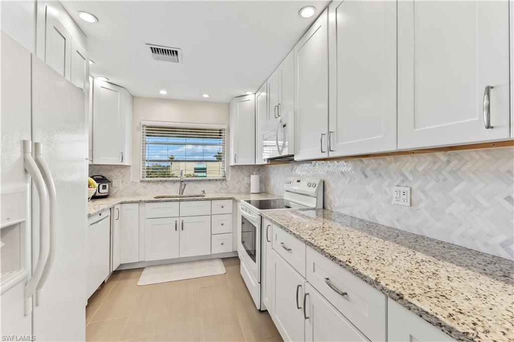 COUNTRY CLUB GARDENS - Residential