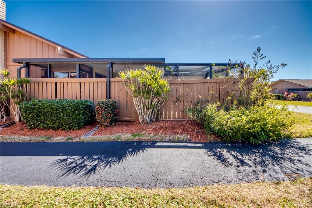 ROYAL WOODS - Residential