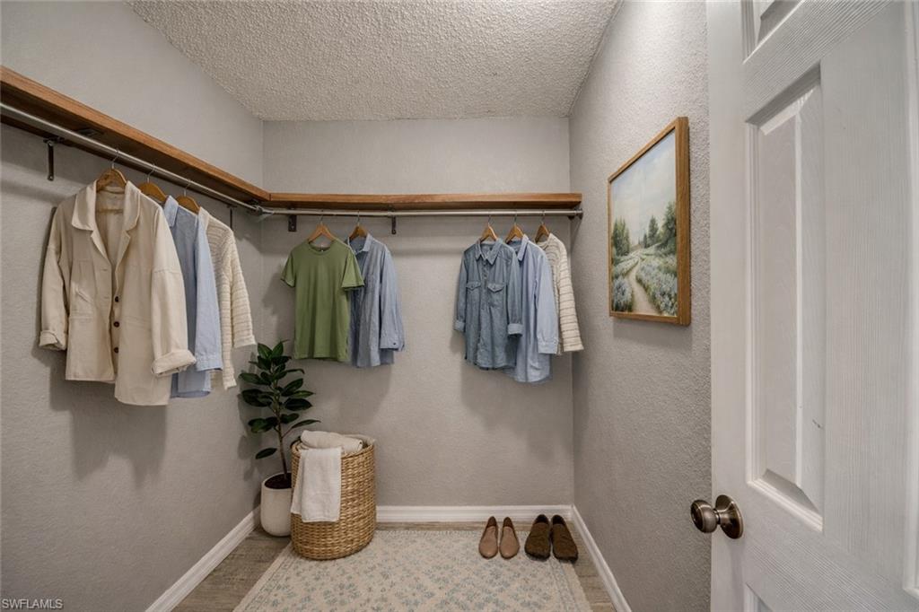 ROYAL WOODS - Residential