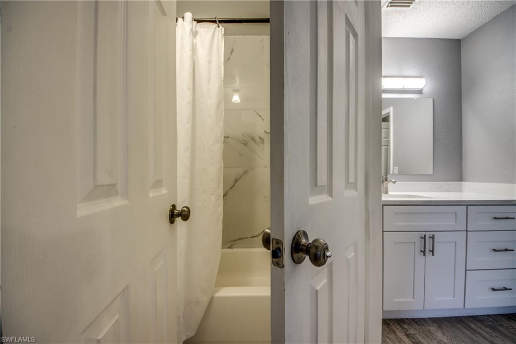 ROYAL WOODS - Residential