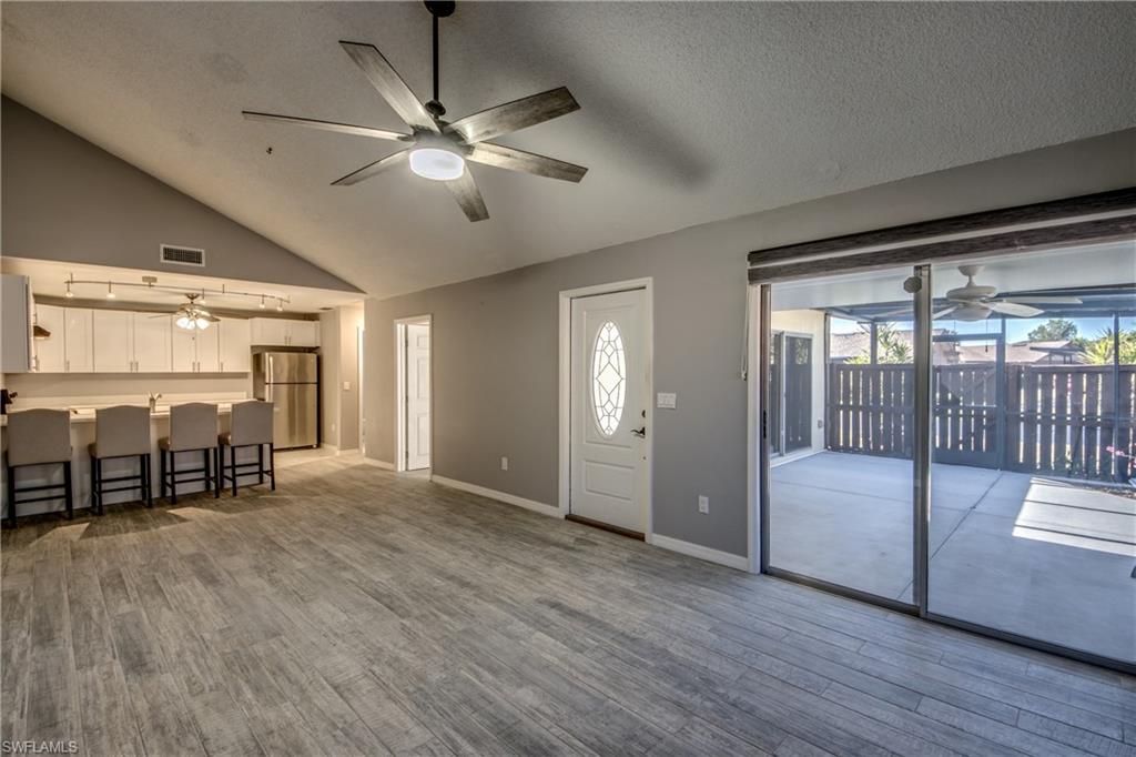 ROYAL WOODS - Residential