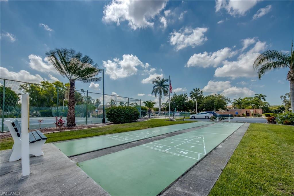 ROYAL WOODS - Residential