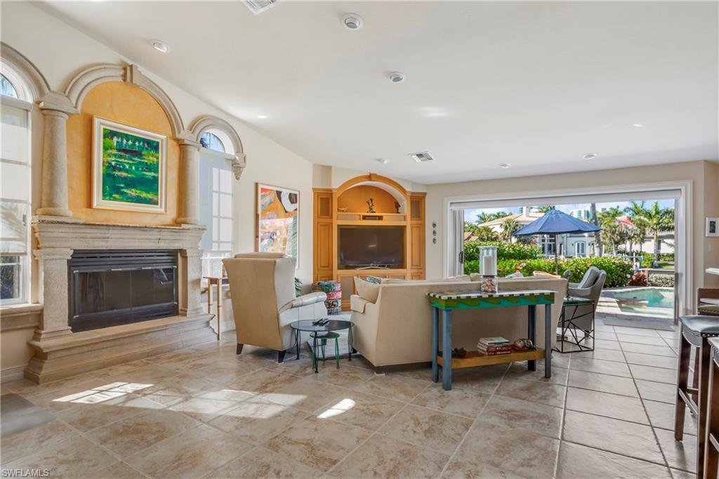 PARK SHORE - Residential