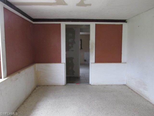 COUNTRY MANOR - Residential