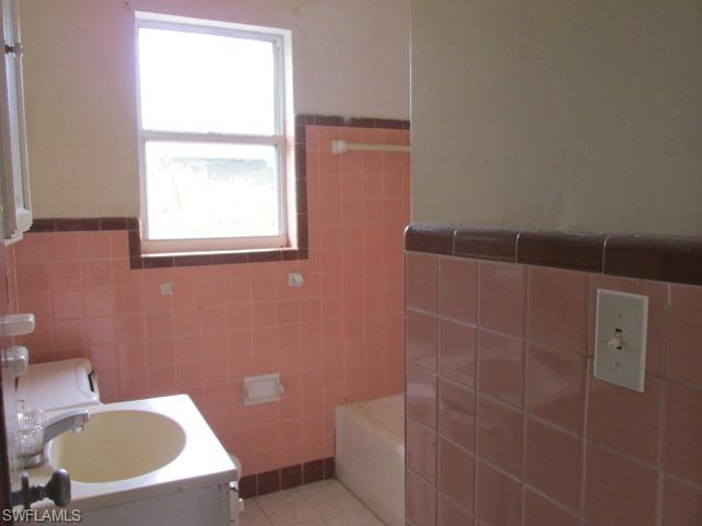 COUNTRY MANOR - Residential