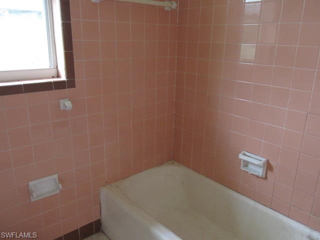 COUNTRY MANOR - Residential