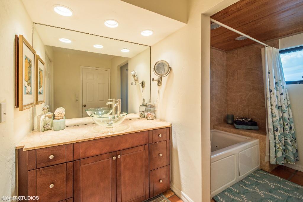 BAY POINT CONDO - Residential