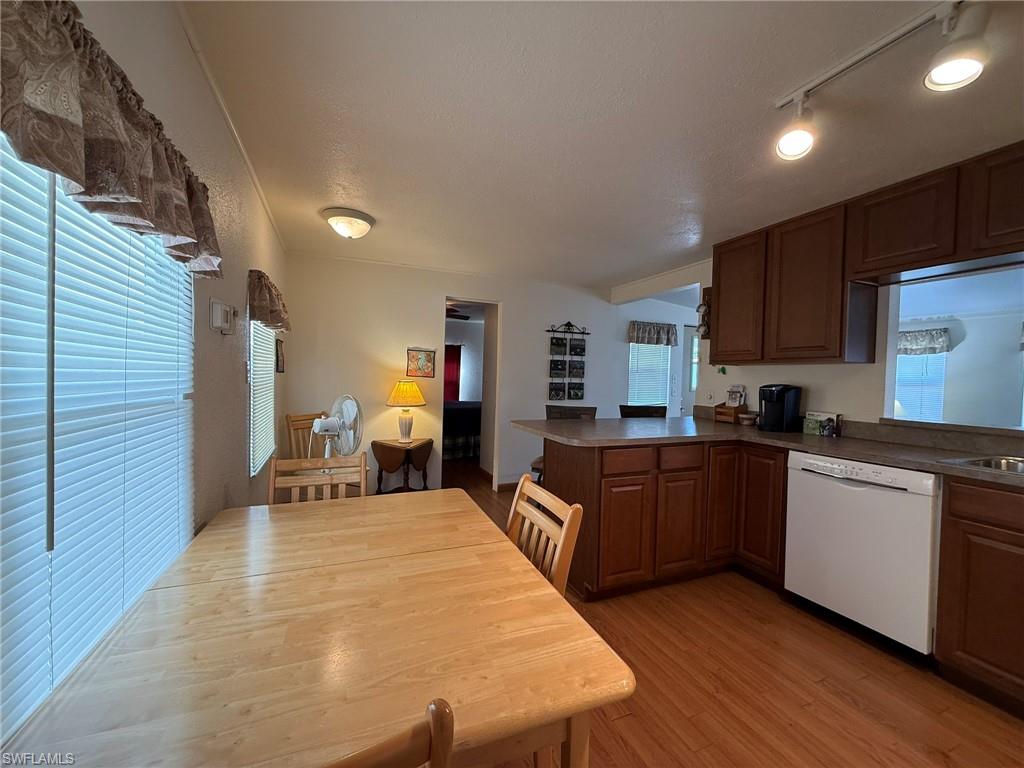 MOBILE MANOR - Residential