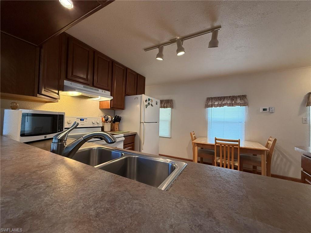 MOBILE MANOR - Residential