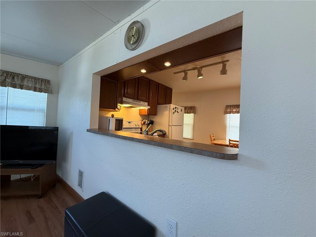 MOBILE MANOR - Residential