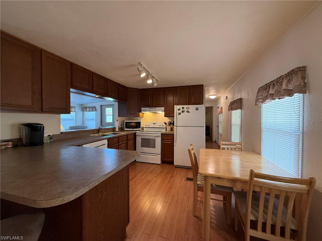 MOBILE MANOR - Residential