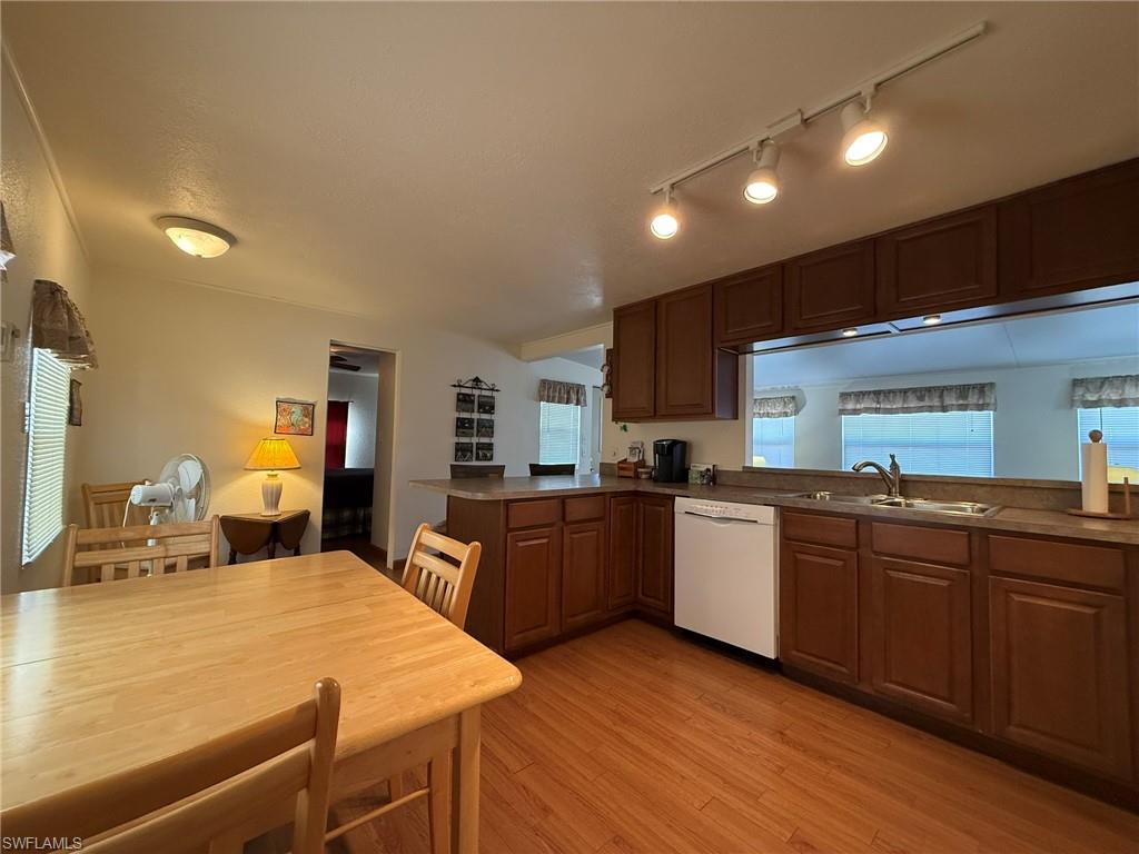 MOBILE MANOR - Residential