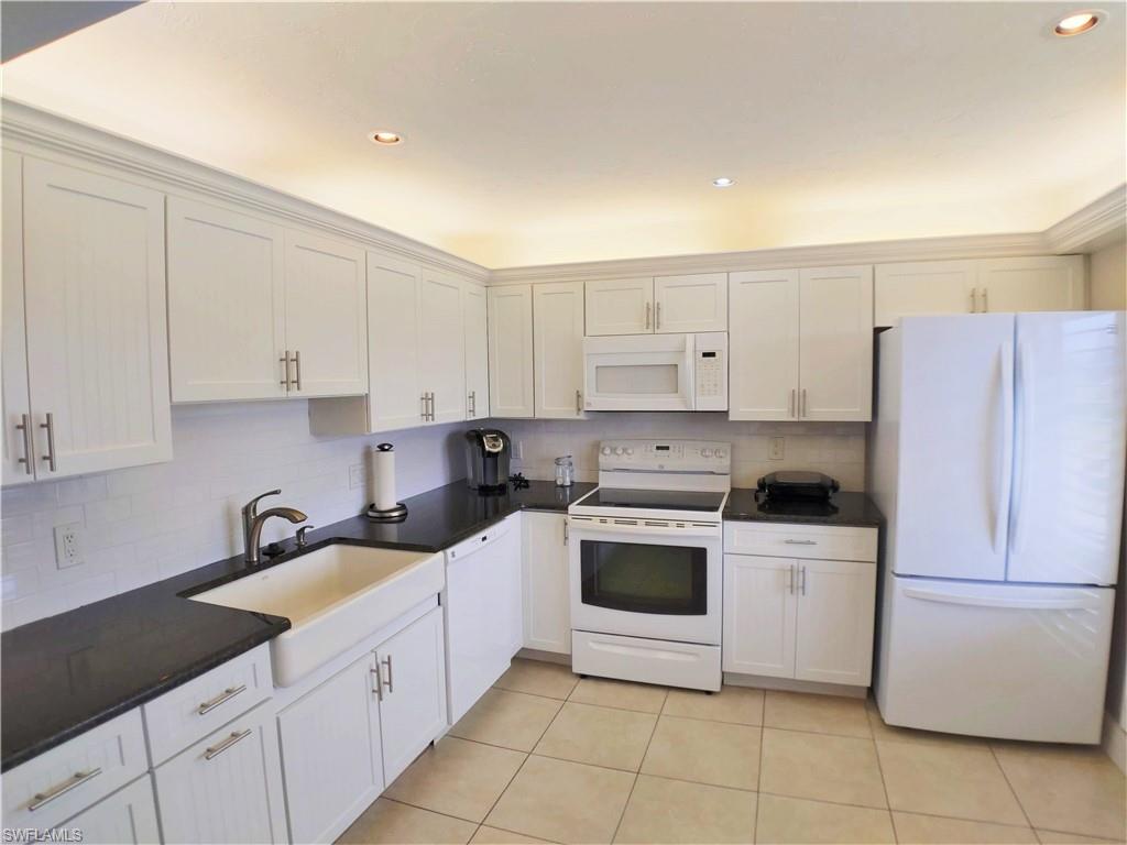 GLADES COUNTRY CLUB - Residential Lease