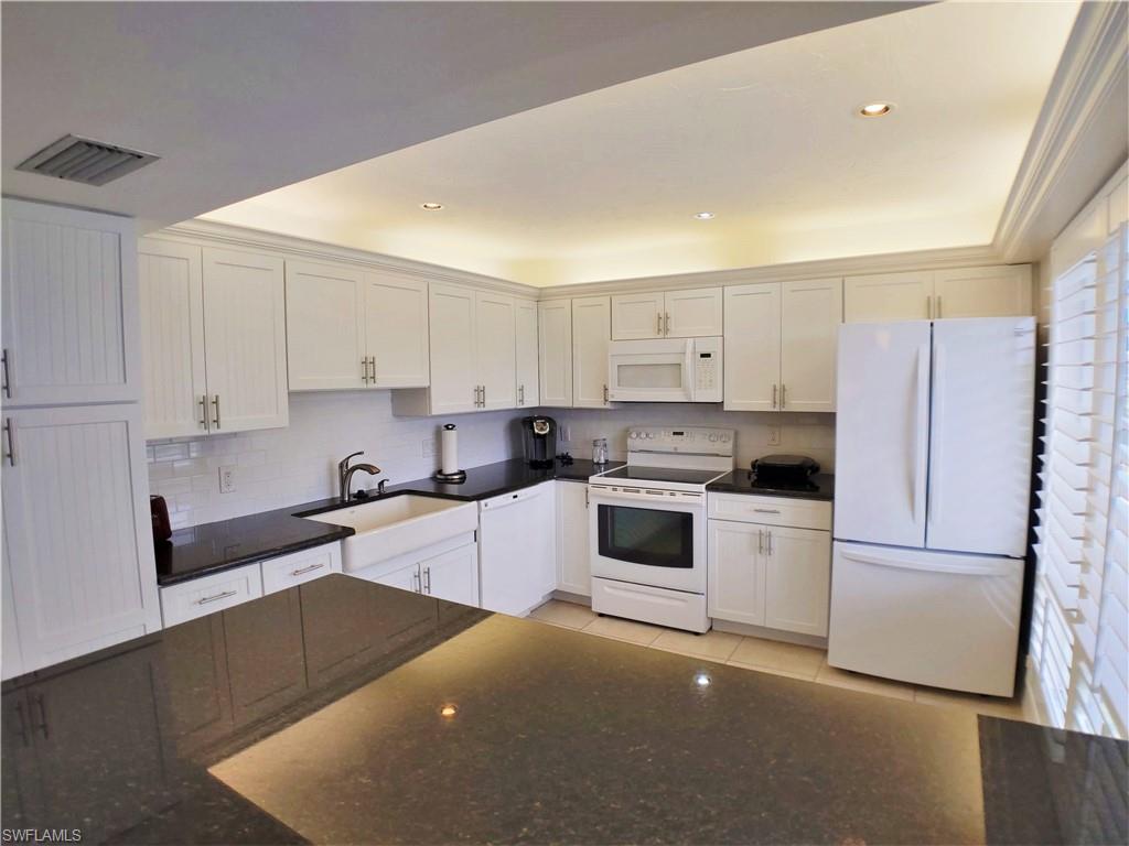 GLADES COUNTRY CLUB - Residential Lease