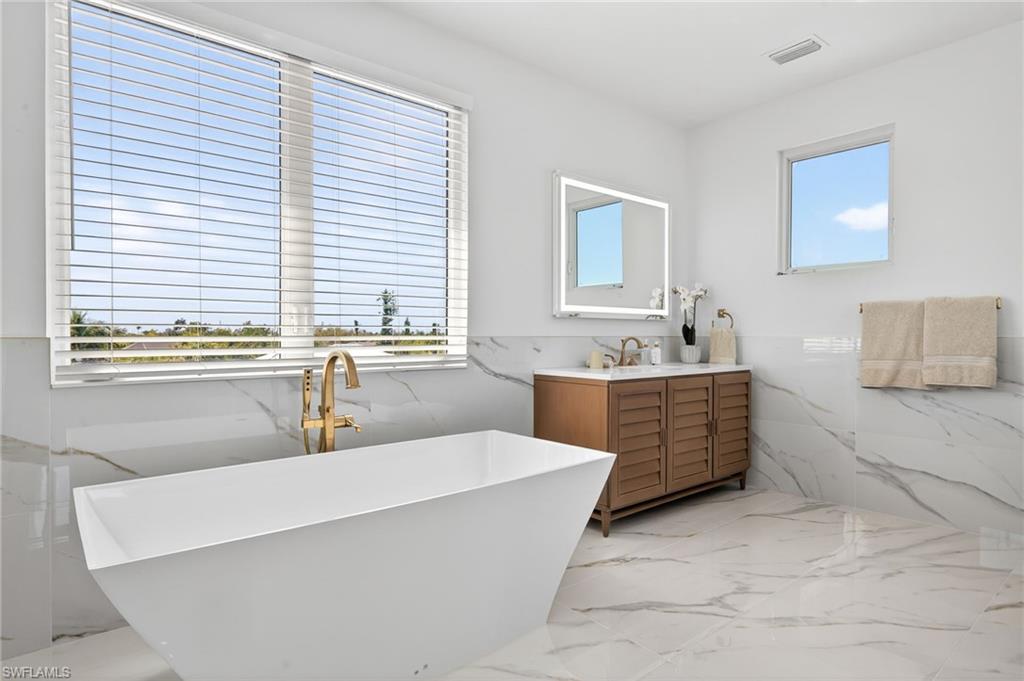 BEACHVIEW COUNTRY CLUB ESTATES - Residential