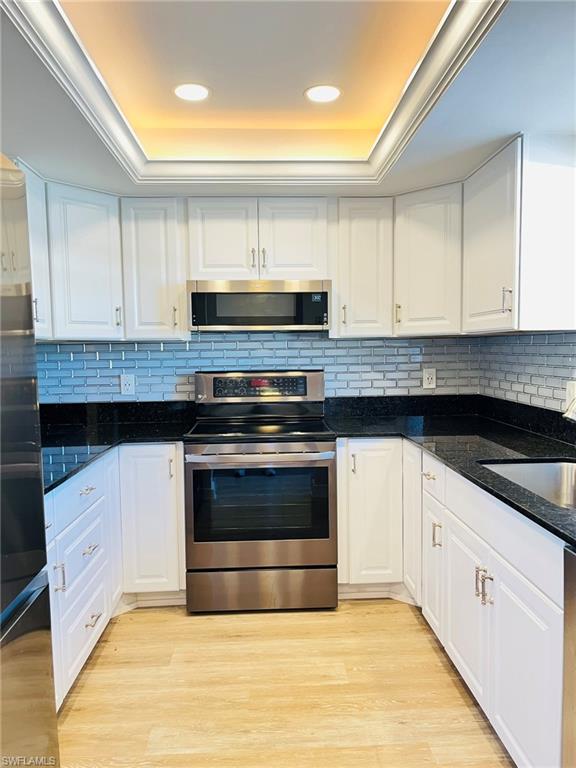 COUNTRY CLUB MANOR - Residential Lease