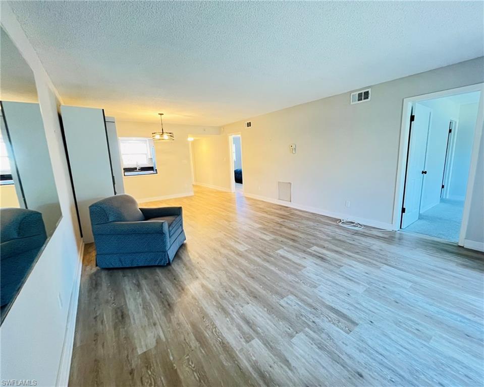 COUNTRY CLUB MANOR - Residential Lease