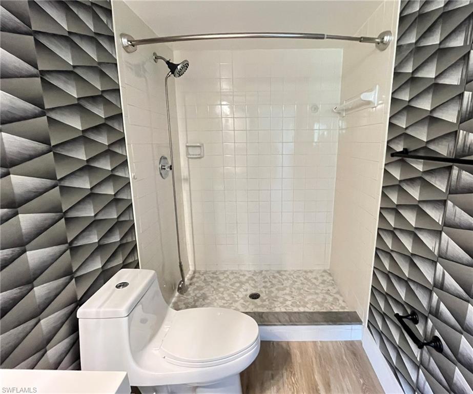 COUNTRY CLUB MANOR - Residential Lease