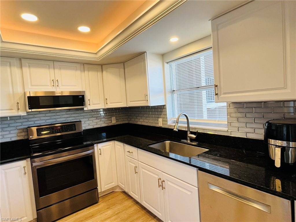 COUNTRY CLUB MANOR - Residential Lease