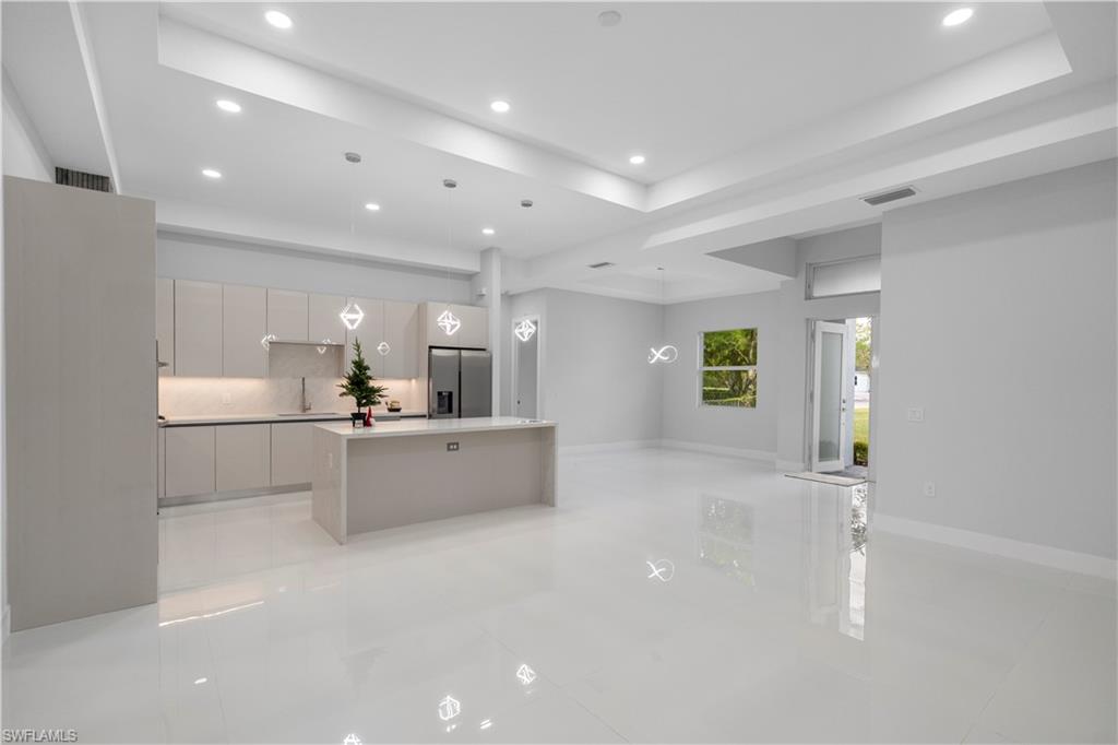 GOLDEN GATE ESTATES - Residential