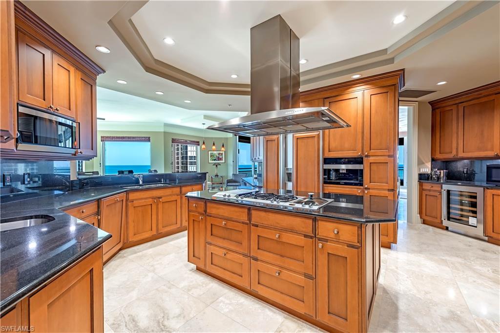 SEASONS AT NAPLES CAY - Residential