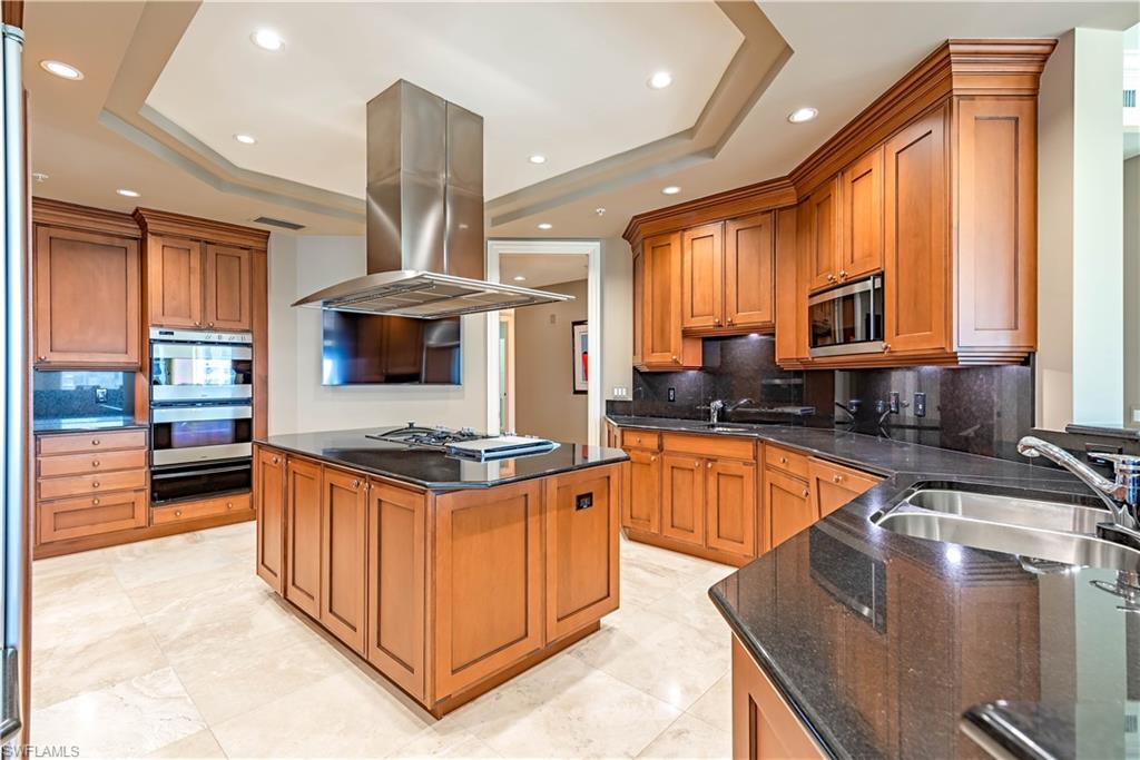 SEASONS AT NAPLES CAY - Residential