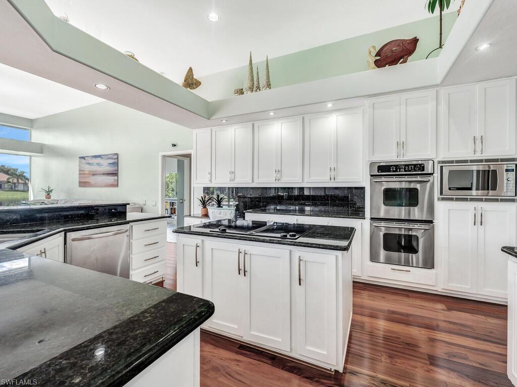 LONGSHORE LAKE - Residential