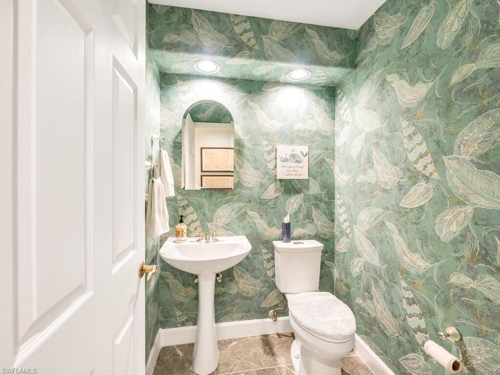 LONGSHORE LAKE - Residential