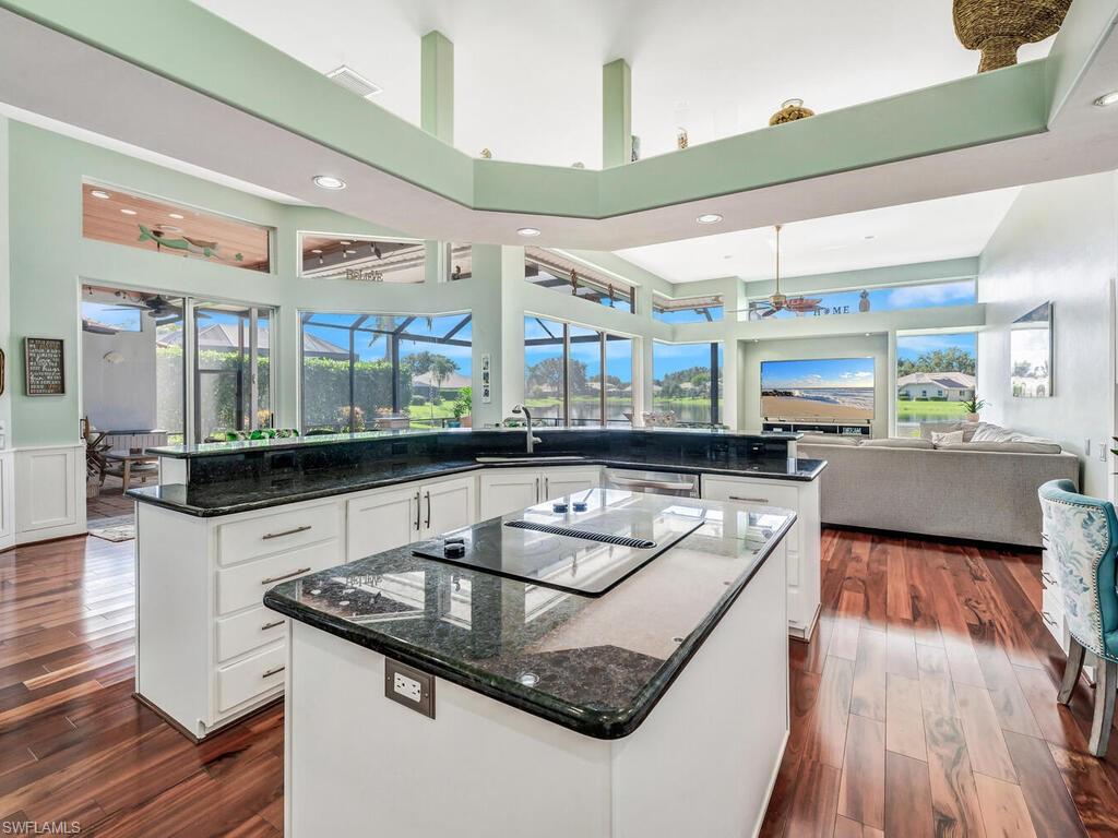 LONGSHORE LAKE - Residential