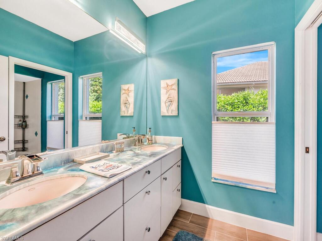 LONGSHORE LAKE - Residential