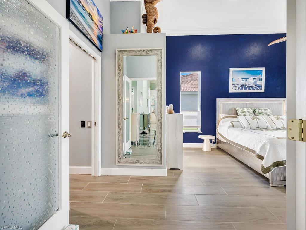 LONGSHORE LAKE - Residential