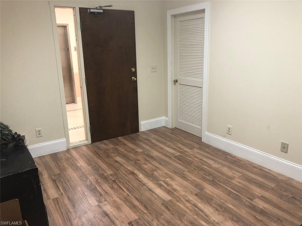2375 Tamiami TRL N 304