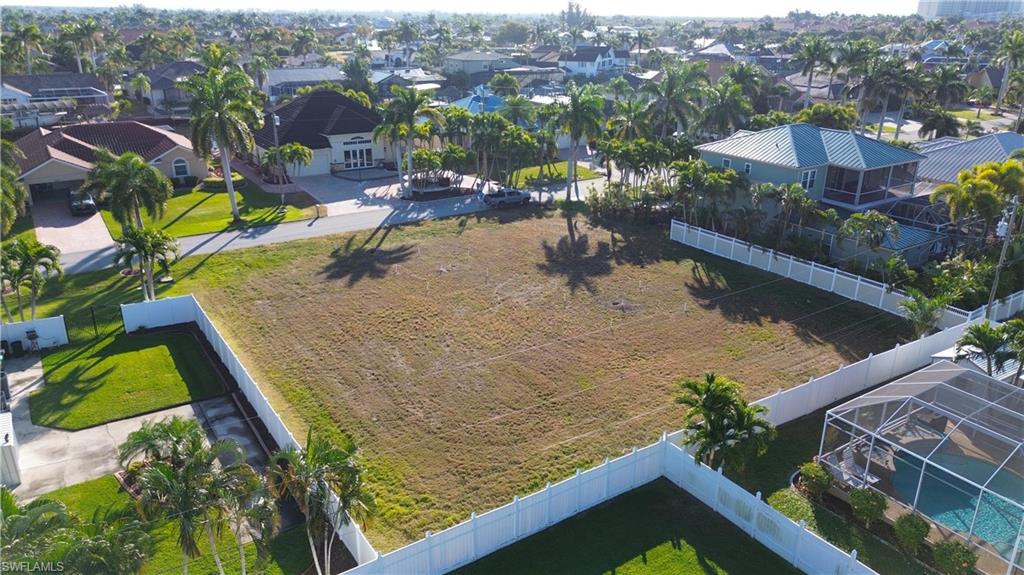 CAPE CORAL - Land