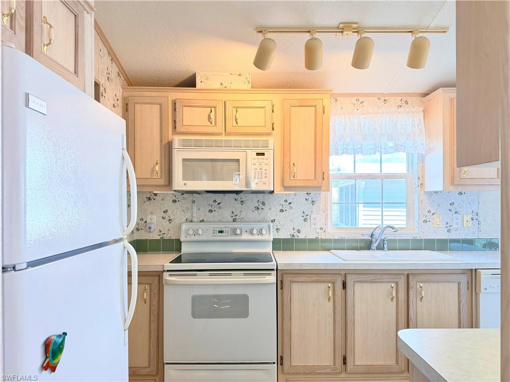 ENCHANTING SHORES - Residential