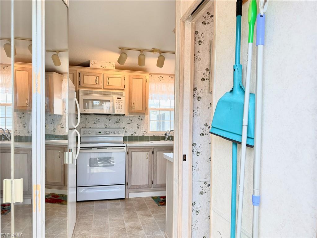 ENCHANTING SHORES - Residential