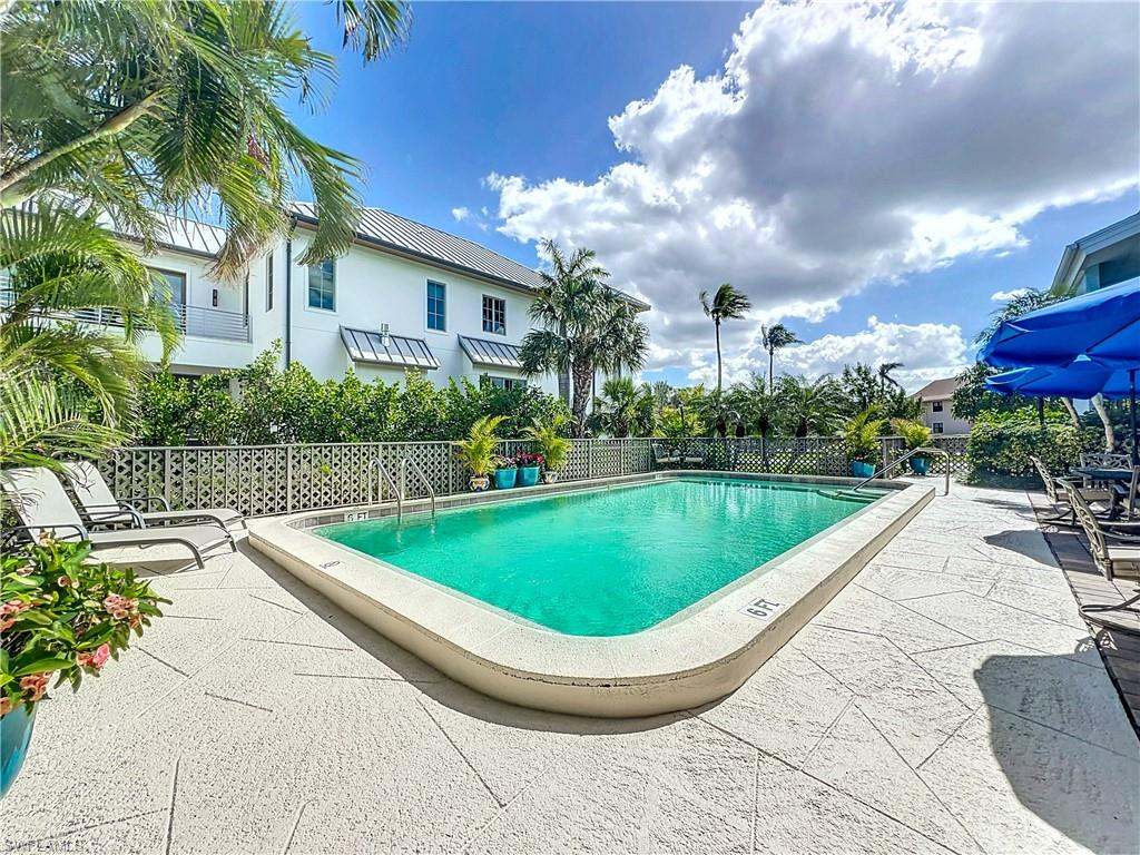 TIFFANY COURT - Residential