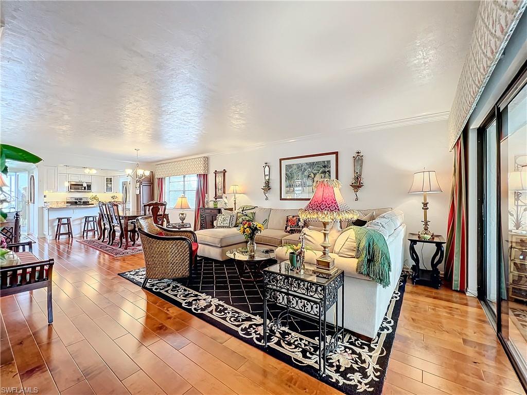 TIFFANY COURT - Residential