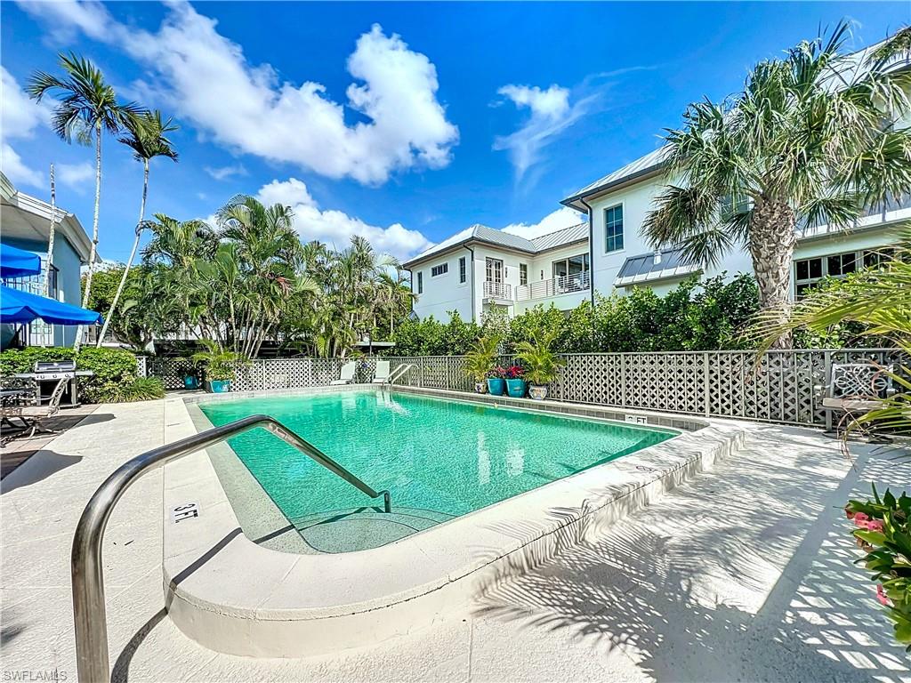 TIFFANY COURT - Residential