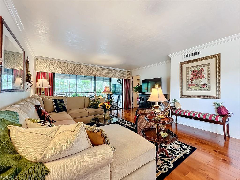 TIFFANY COURT - Residential