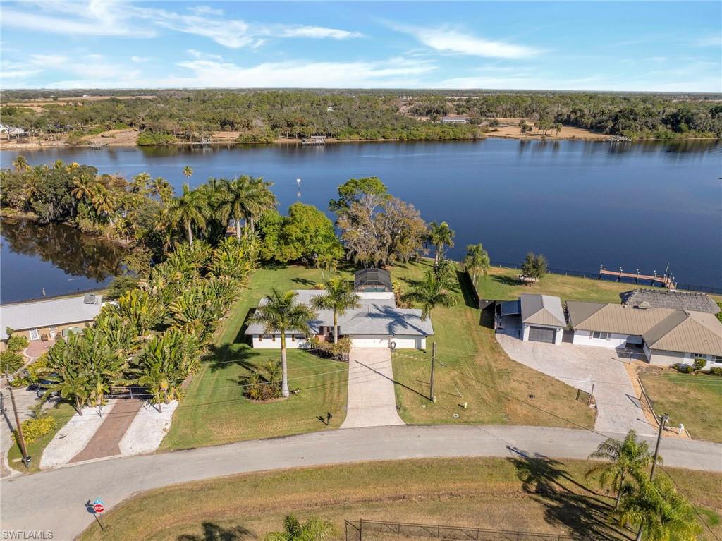 PARADISE SHORES - Residential