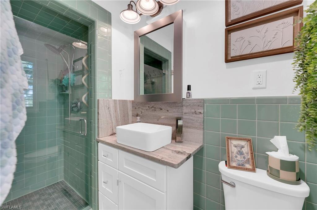 PARADISE SHORES - Residential