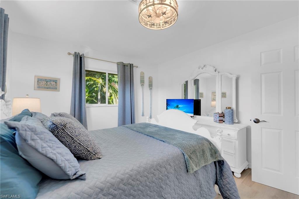 PARADISE SHORES - Residential