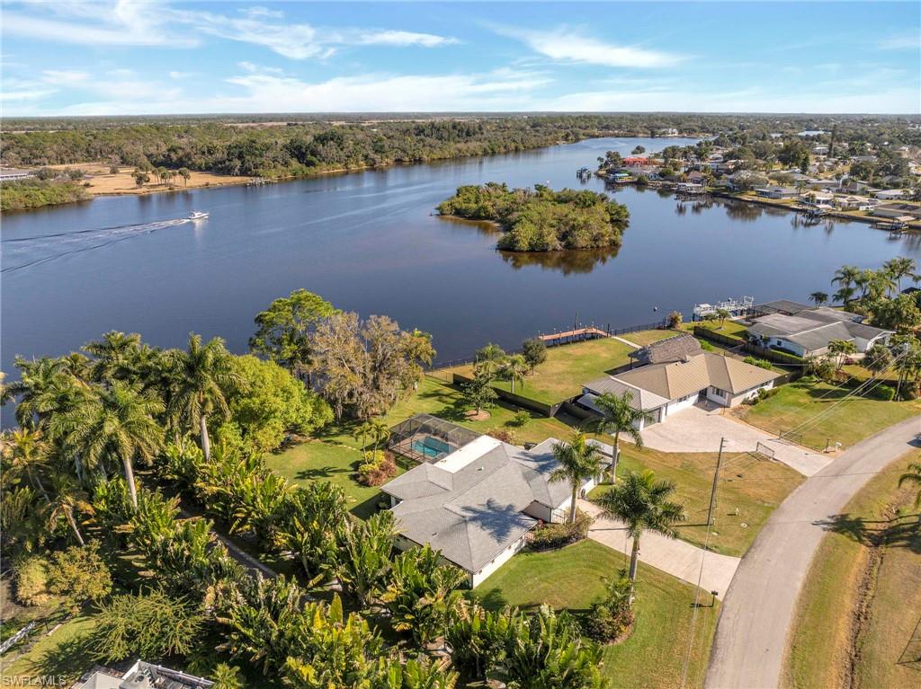 PARADISE SHORES - Residential