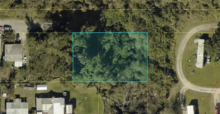 3 lot homesite. The road stops approximately 50 feet before this homesite. The property is on a dead-end street.
The seller is tax-exempt, with a $ 0 tax bill. Come and explore the possibilities today!