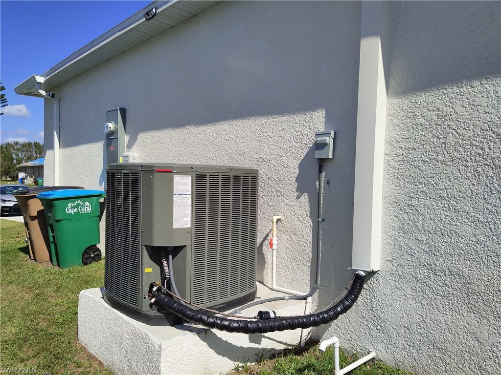 CAPE CORAL - Residential