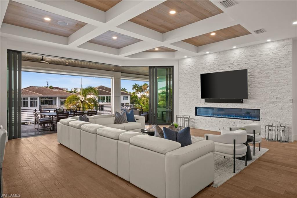 380 Trade Winds AVE